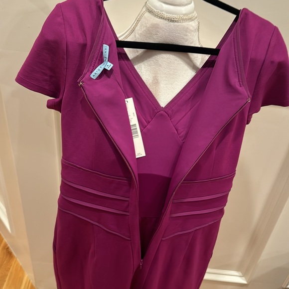 Purple plum fitted dress with thick knit and structured design - Picture 6 of 7